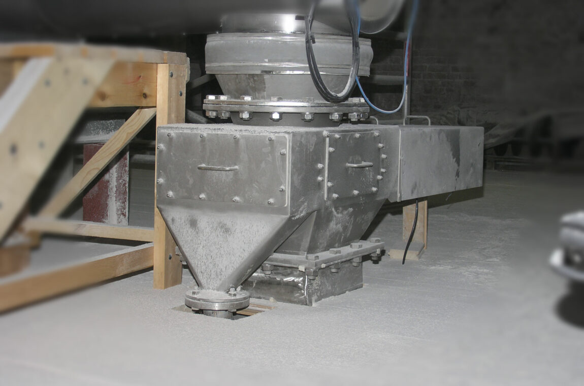 Downpipe bucket sampler - Area of application: Salt
