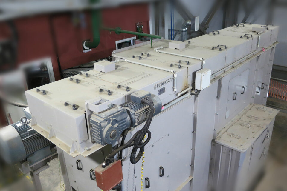Spoon sampler / slotted vessel sampler for ore concentrate